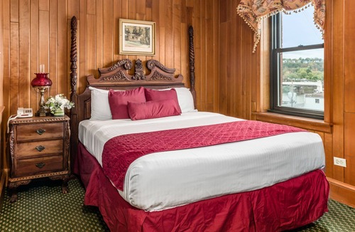 Marietta Hotel | The Lafayette A grand Riverboat Era Hotel