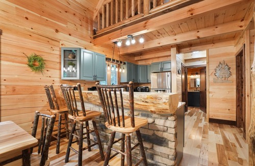 Logan Cabin | The Lazy Bear | Hocking Hills