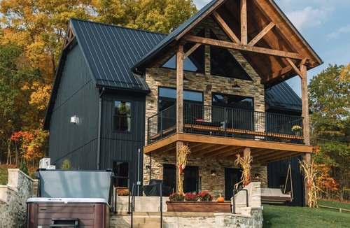 New Philadelphia Cabin | The Lodge @ Paradise Lake