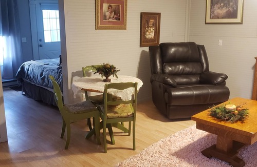 Nelsonville Apartment | The MacKenzie Studio Apartment