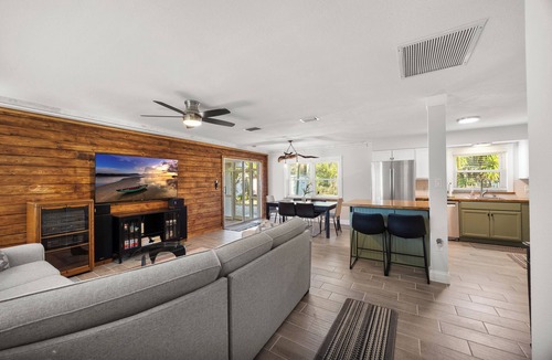 Yankeetown Cottage | The Palm Cottage