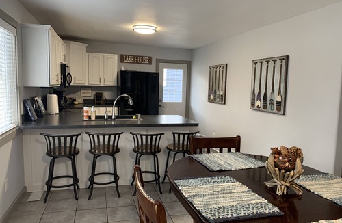 Huron House | The Perfect Getaway - minutes to Cedar Point & Kalahari, Fishing Boats Allowed!