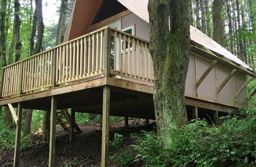 Malaga Cabin | The Pine Treehouse Glamping Cabin at Dragonfly Lake