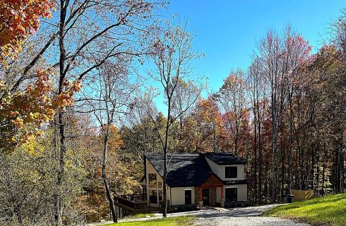 Logan House | The Quana - Hot tub, fire pit, and Huge Entertainment Area