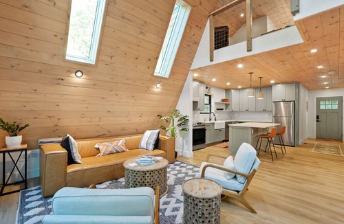 Carbon Hill Cabin | The Redhawk | Hocking Hills