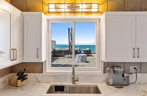 Capistrano Beach House | The Sandbox - Vintage Beachfront Bungalow - private beach Dana Point STR23-0020