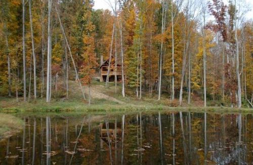 Warsaw Villa | The Secluded Woodbury Cabin, Pond and 42 acres