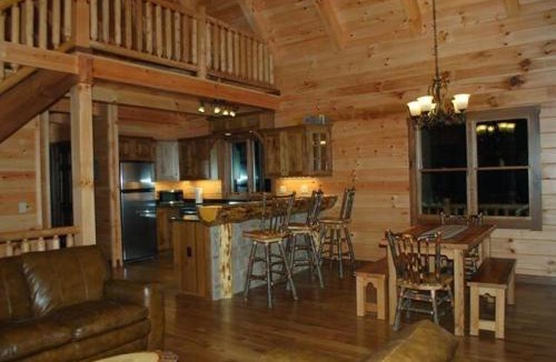 Warsaw Villa | The Secluded Woodbury Cabin, Pond and 42 acres