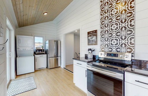 Canal Fulton House | The Towpath Retreat: A Cozy Farmhouse Stay