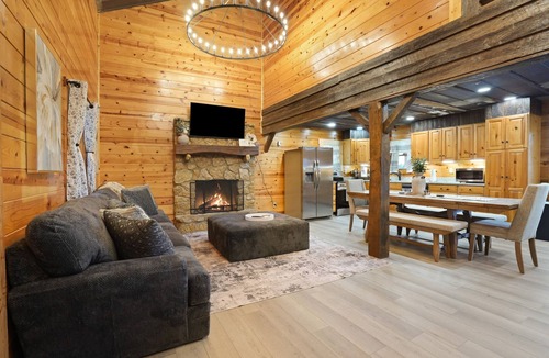 McArthur Cabin | The View at Grizzly Mountain | Hocking Hills