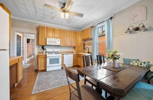 Downtown Columbus House | The Village Townhouse - 3 Bedrooms w/extra beds