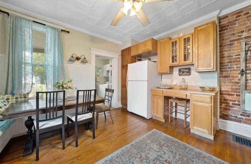 Downtown Columbus House | The Village Townhouse - 3 Bedrooms w/extra beds