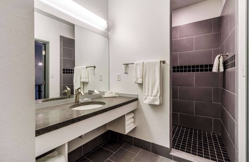 Walnut Creek Hotel | The Wallhouse Hotel, an Ascend Collection Hotel