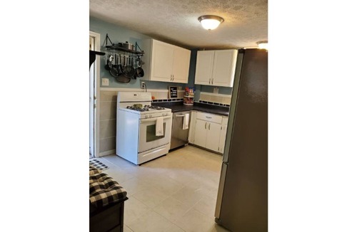 Akron House | The White House w/Hot Tub Portage Lakes Fenced Yard Pet-Friendly!