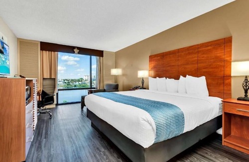 Florida Center Hotel | Theme Park Lover's Dream! Outdoor Pool + Free Parking | Near Orlando Theme Park