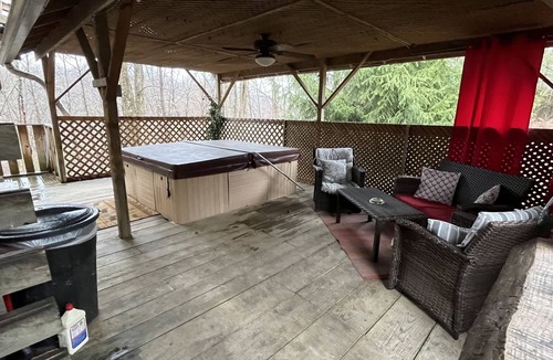 Old Washington Cabin | Timberline Cabins - The Birmingham Cabin, WiFi, Pets, Hot Tub, Fireplace