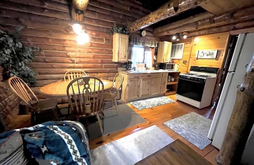 Old Washington Cabin | Timberline Cabins - The Richmond Cabin - Hot tub, Pets, WiFi, Fireplace