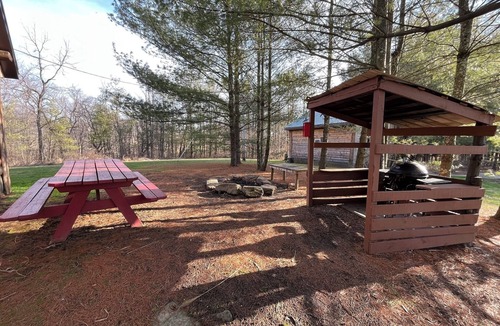 Old Washington Cabin | Timberline Cabins - The Wilmington Cabin - Hot tub, WiFi, Pets, Fireplace