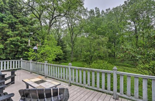 Dundee House | Timeless Winesburg Farmhouse with Deck