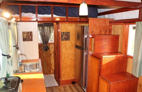 Puna Palisades House | Tiny Home & Sauna; Walk to Kehena Black Sand Beach –Near Lava heated Hot Springs