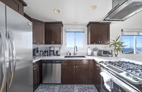 El Porto Condo | Top Floor Unit with Panoramic Views Steps to the beach with 3 Parking Spots!