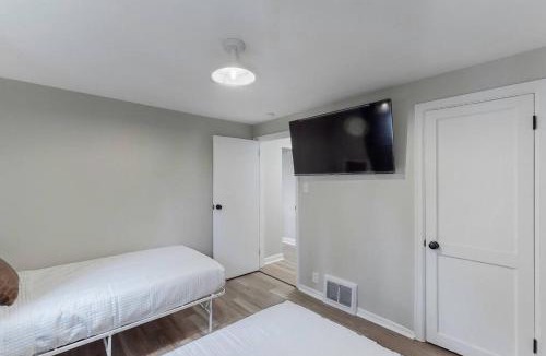 Canton House | Touchdown Bungalow-Charming HOF Village Home