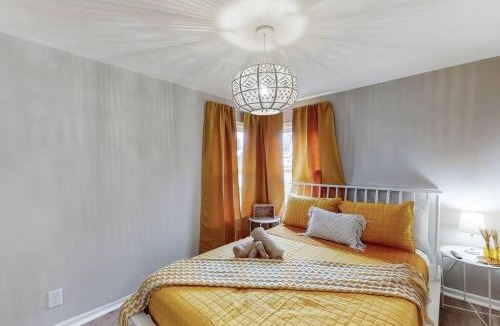Canton House | Touchdown Bungalow-Charming HOF Village Home