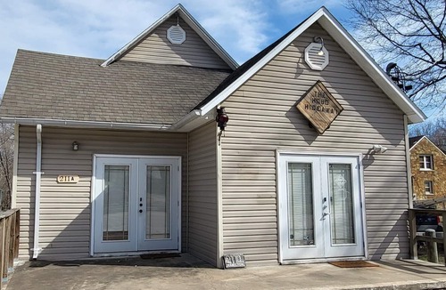 Neosho Apartment | Train Themed Accommodations Near Neosho Square! Side A