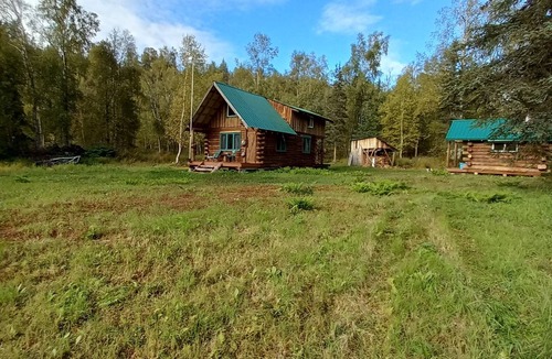 Chase Cabin | Tranquil and Unique 1 Bedroom Riverside Cabin.