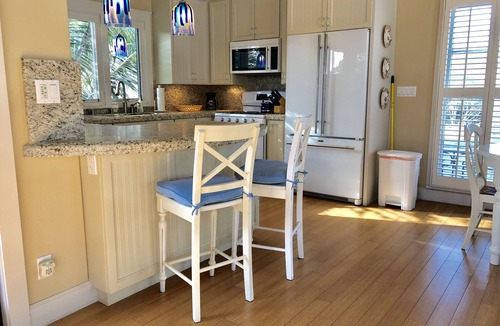 Coronado House | Tranquil Guesthouse just a Short Walk from the Beach