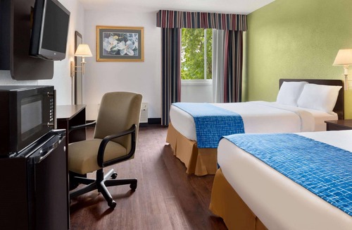 Zanesville Hotel | Travelodge by Wyndham Zanesville