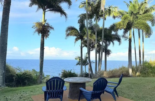 Pepeekeo Apartment | Tropical 1BR Hideaway w/Balcony near surf Beaches