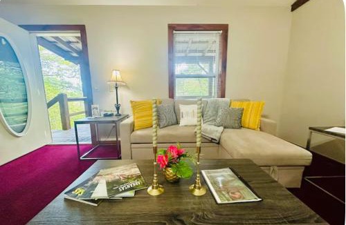 Eureka Springs House | Trout Lily Cabin - Giant Spa tub & Peaceful Location