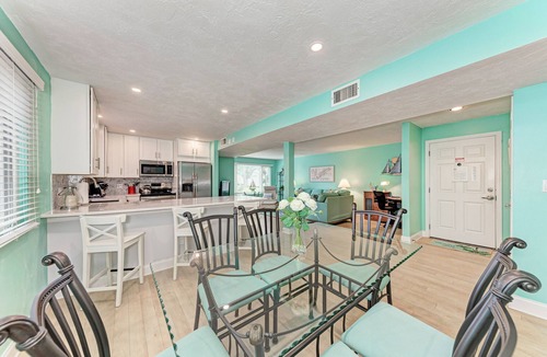 Longboat Key Condo | Unit #210 Sand Cay Beach Resort Pool View