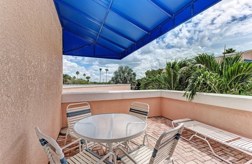 Longboat Key Condo | Unit #210 Sand Cay Beach Resort Pool View