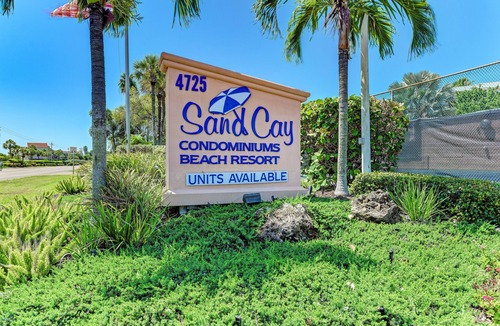 Longboat Key Condo | Unit #210 Sand Cay Beach Resort Pool View