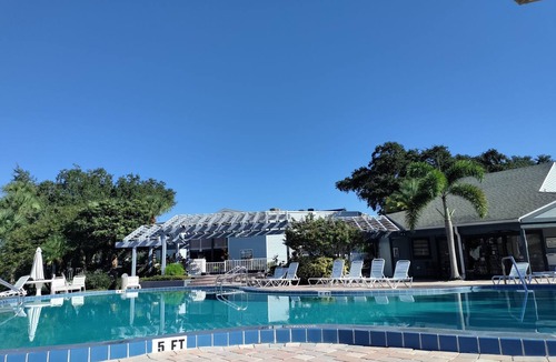 Ventura Condo | Universal studios ,Disney and easy shopping mall close by with many restaurants
