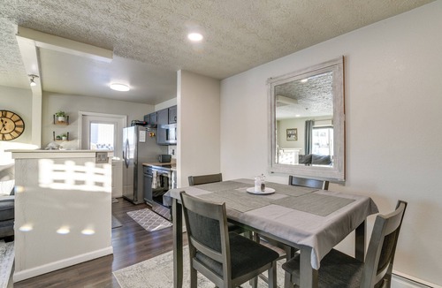 Bayshore - Klatt Apartment | Updated Townhome: Near Airport & Shopping!