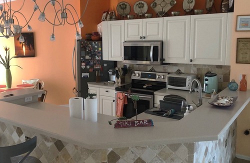 Willoughby Acres Condo | Upper level, end unit condo, 2+/2/0, near I-75 and Seed-To-Table.