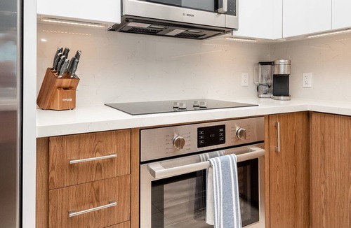 Ala Moana Condo | Upscale 2 bedroom with parking in Ala Moana