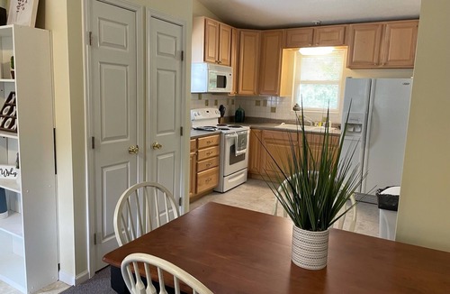 Albany Cottage | Vacation Rental Cottage with Hot Tub and Lakeview near Athens & Hocking Hills