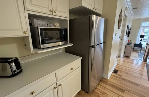 Albany Cottage | Vacation Rental Retreat on 5 Acre Lake near Athens & Hocking Hills Pet Friendly