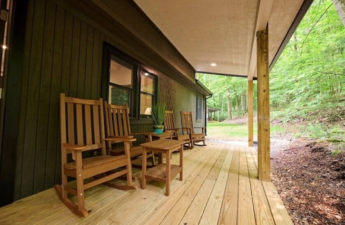 Cuyahoga Falls Cabin | Valley Overlook, Peninsula, Ohio - Luxury Cabin adjoins National Parkn