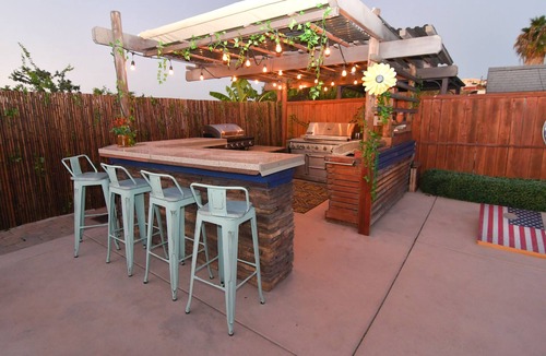 Lincoln Acres House | Vibrant, entertaining, & cozy spacious home with artistic flare!