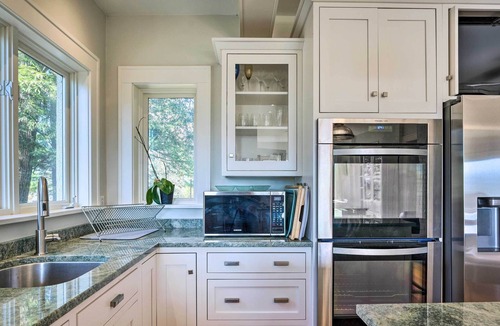 Granville House | Vintage-Mod Getaway w/ Deck + Private Pool!