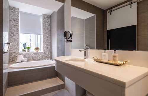 Queens Hotel | voco Fiorello - LaGuardia Airport by IHG