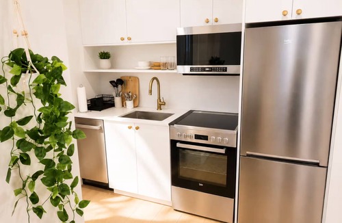Fremont House | Walk Score 98! New Modern Entire Unit in Heart of Fremont & Free Street Parking