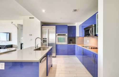 Barrier Island Apartment | Walk to Beach & Dining! Luxe Fort Lauderdale Condo