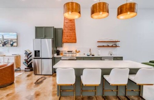 Central Business District Apartment | Walk to everything Downtown Mobile Pets Welcome