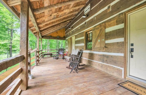 Glenford House | Walnut Lodge Cabin-Private Oasis